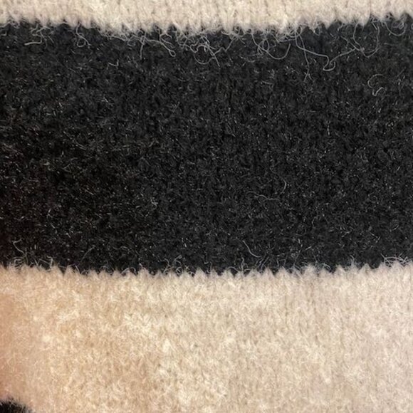 Meggy Oversized Sweater - Picture 6 of 12